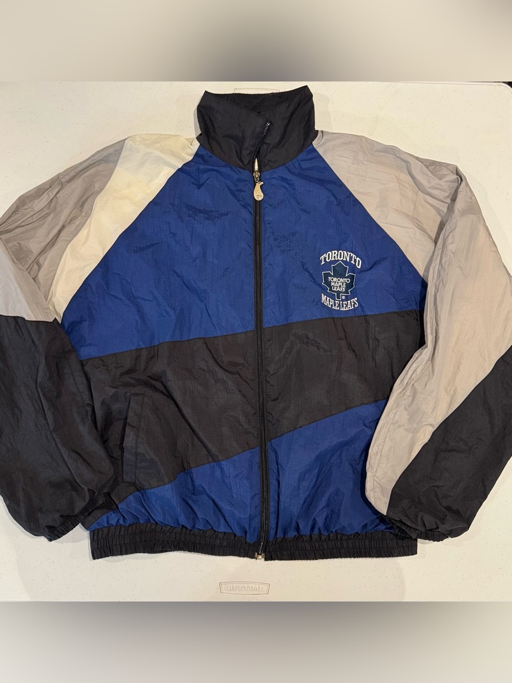 Vintage 90’s Ravens Toronto Maple Leafs Jacket size XL NHL Hockey